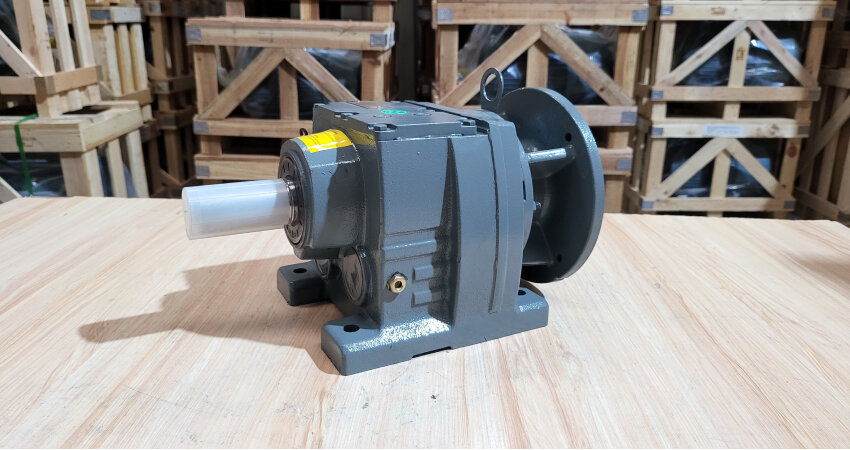Ứng dụng và giá hộp giảm tốc tải nặng trục thẳng R 2 cấp