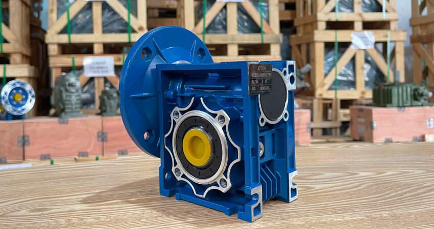 Hộp giảm tốc NMRV vỏ nhôm được ưa chuộng nhờ trọng lượng nhẹ và khả năng chống ăn mòn tốt