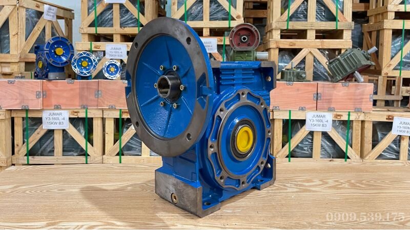 Hộp giảm tốc NMRV vỏ nhôm thiết kế vuông vắn, nhỏ gọn dùng cho băng tải.