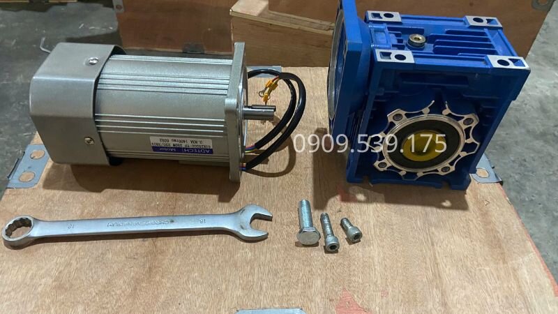 Các dụng cụ cần thiết trong cách lắp NMRV với motor giảm tốc mini đúng kỹ thuật